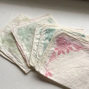 ♥️5/25$ set of 4 vintage hankies